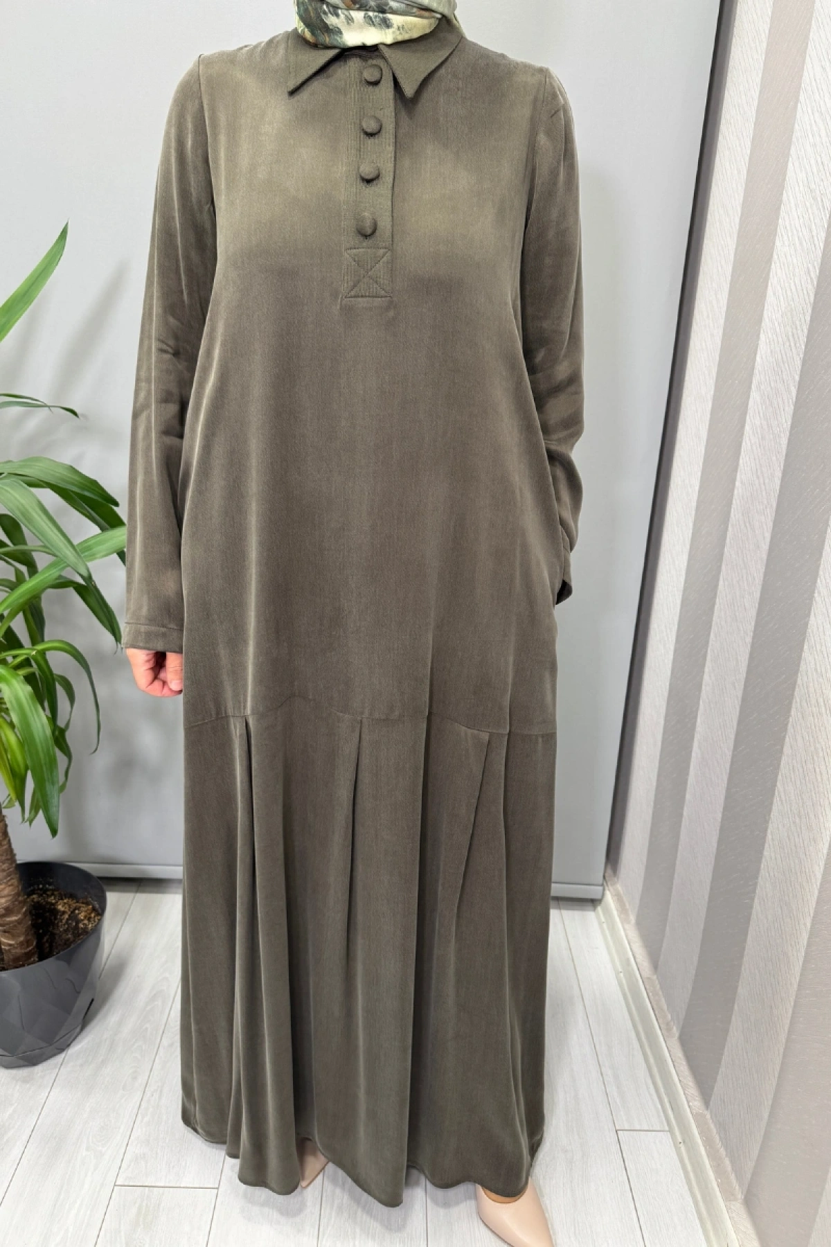 Miss Dalida Gömlek Yaka Cupro Elbise Haki T26K-4002