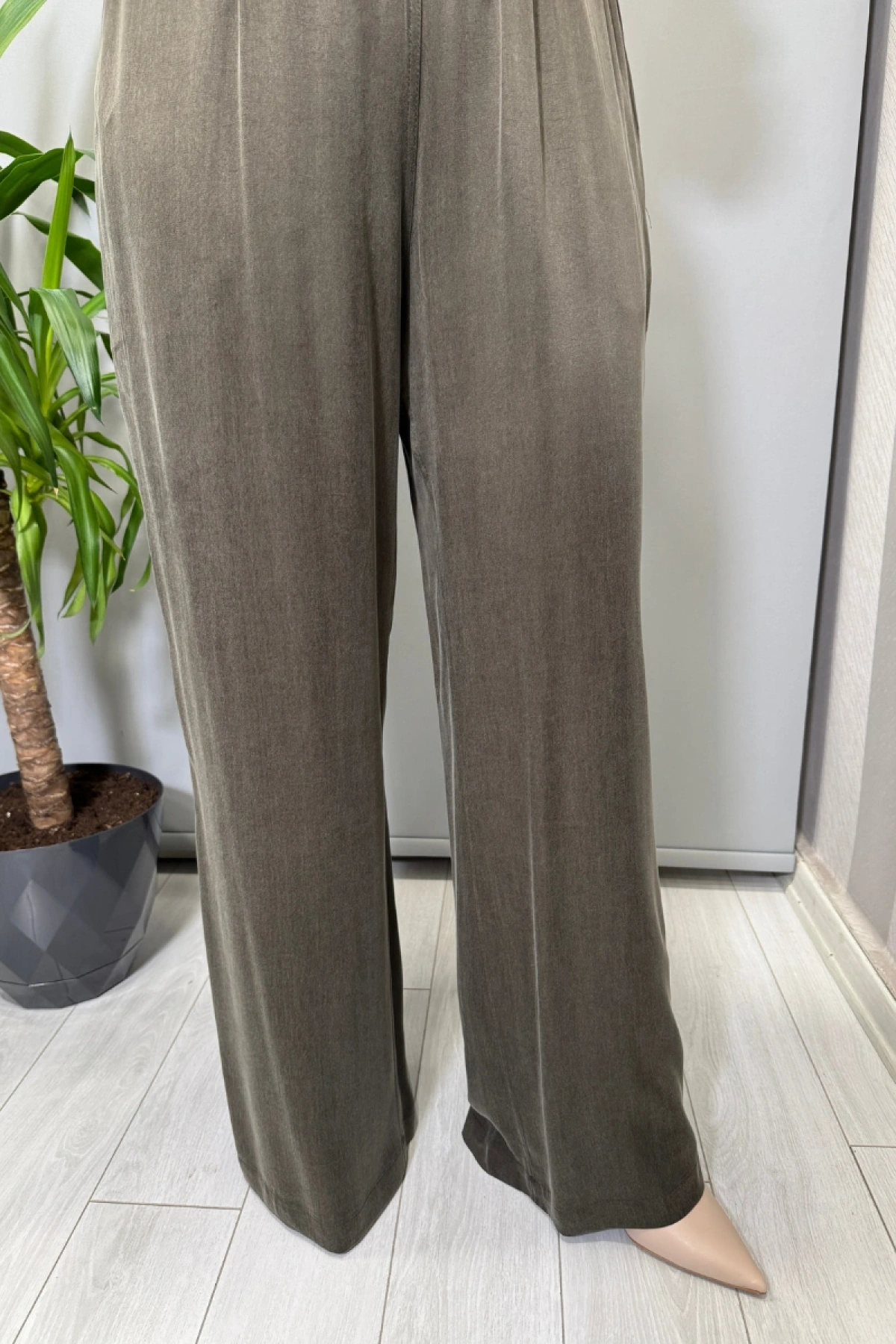 Miss Dalida Triko Detaylı Cupro İpek Pantolon Haki T26K-7002