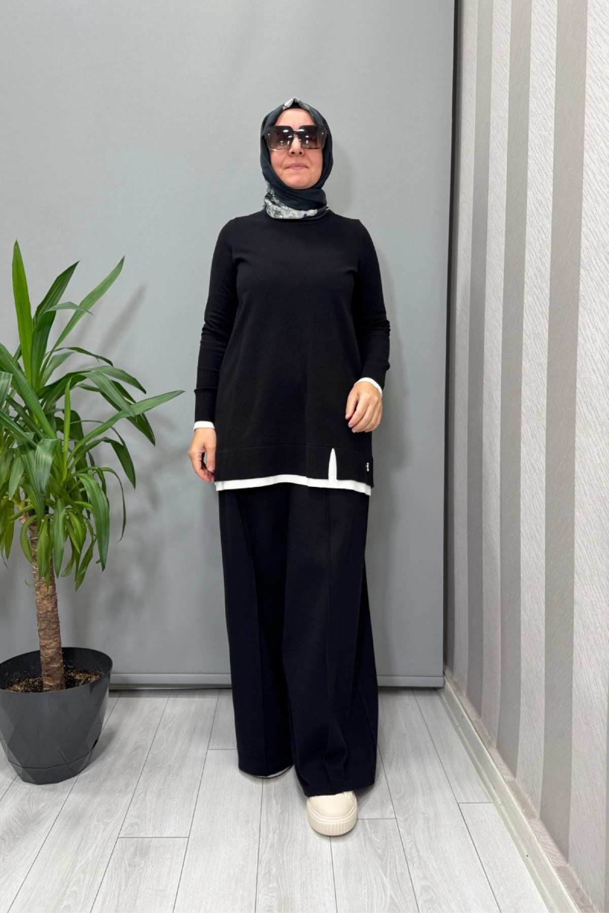 Miss Dalida Yakası Yırtmaçlı Triko Tunik Siyah T25PF-6002