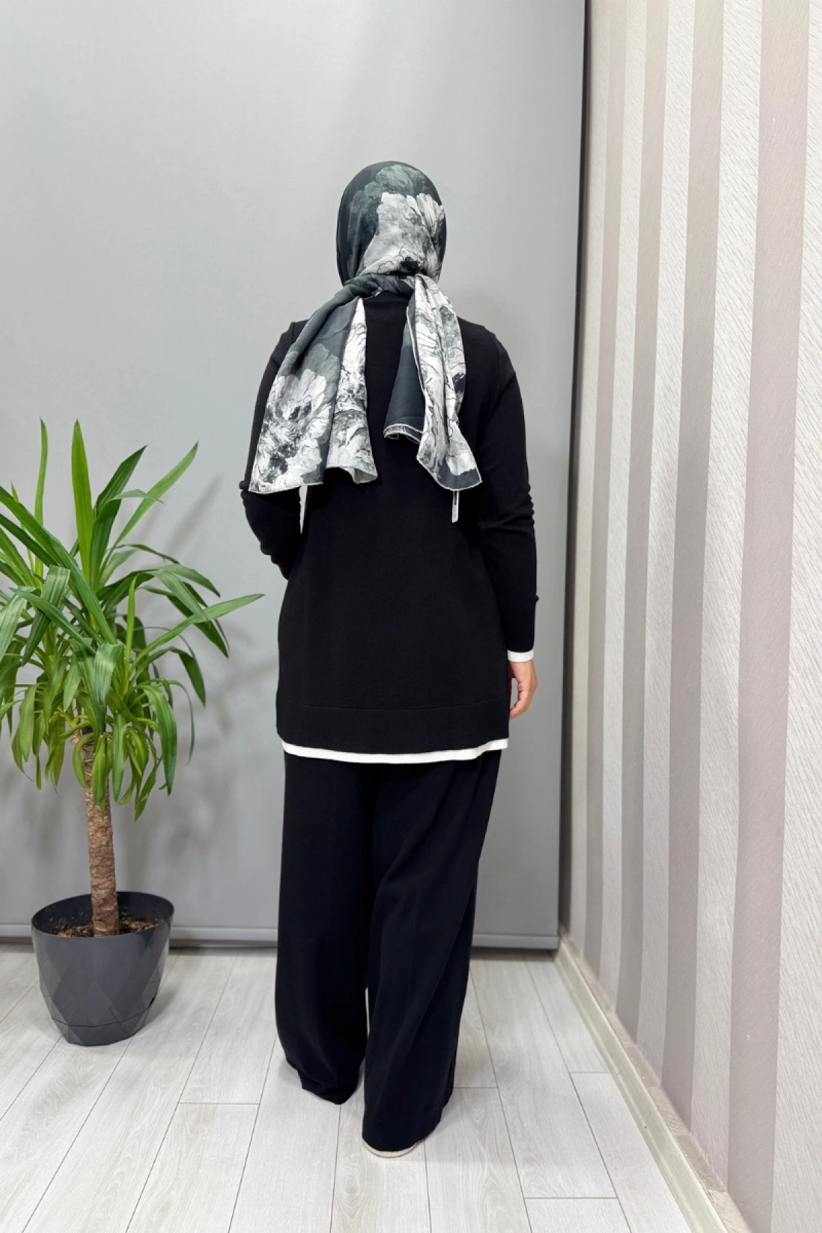 Miss Dalida Yakası Yırtmaçlı Triko Tunik Siyah T25PF-6002