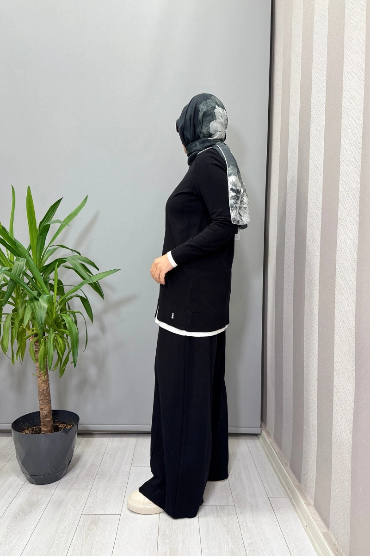 Miss Dalida Yakası Yırtmaçlı Triko Tunik Siyah T25PF-6002