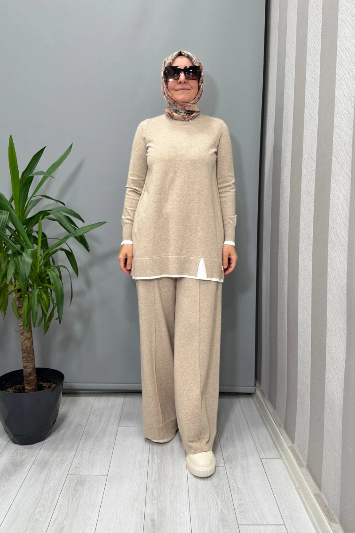 Miss Dalida Yakası Yırtmaçlı Triko Tunik Vizon T25PF-6002
