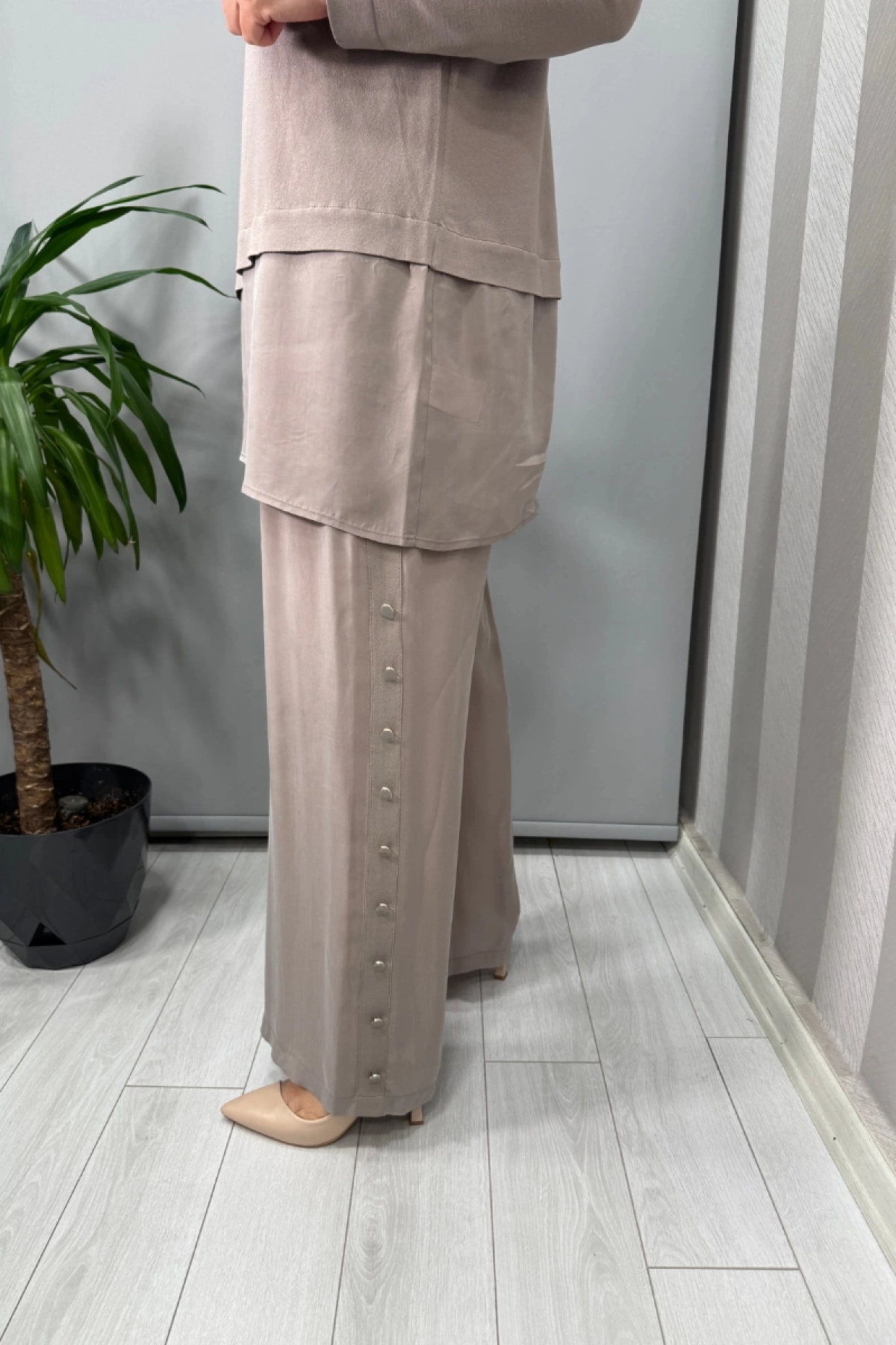 Miss Dalida Yanları Düğmeli Bol Paça Cupro Pantolon Mink T25Y-7008