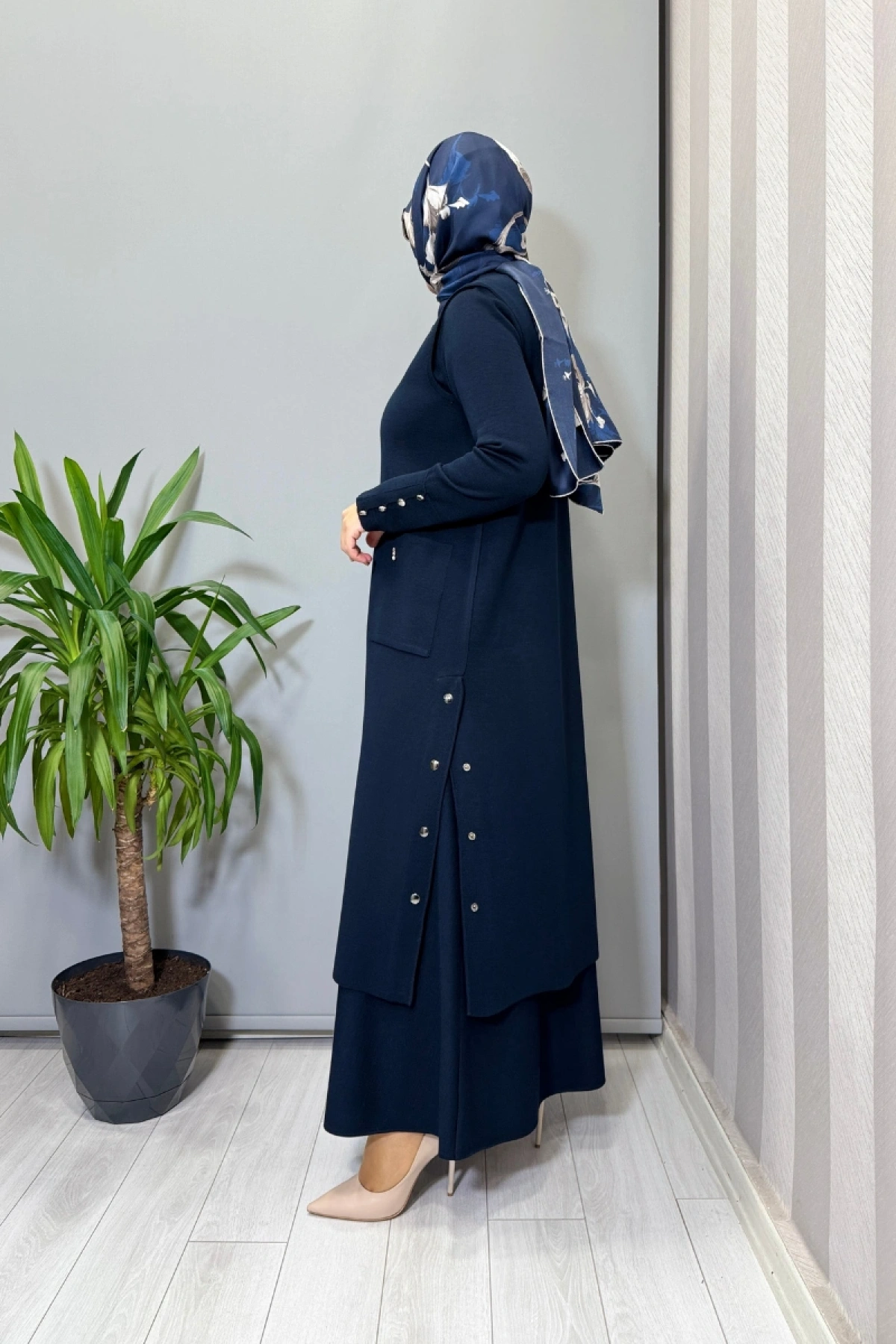 Miss Dalida Yuvarlak Yaka Çıtçıtlı Triko Yelek Lacivert T26K-1002