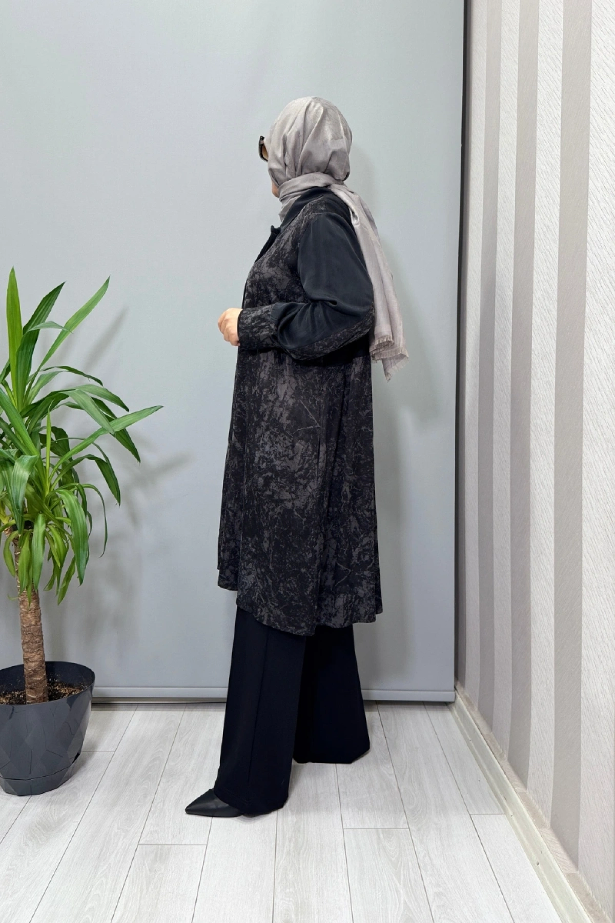 Misswhence Desenli Parça Detaylı İpek Gömlek Siyah 38303