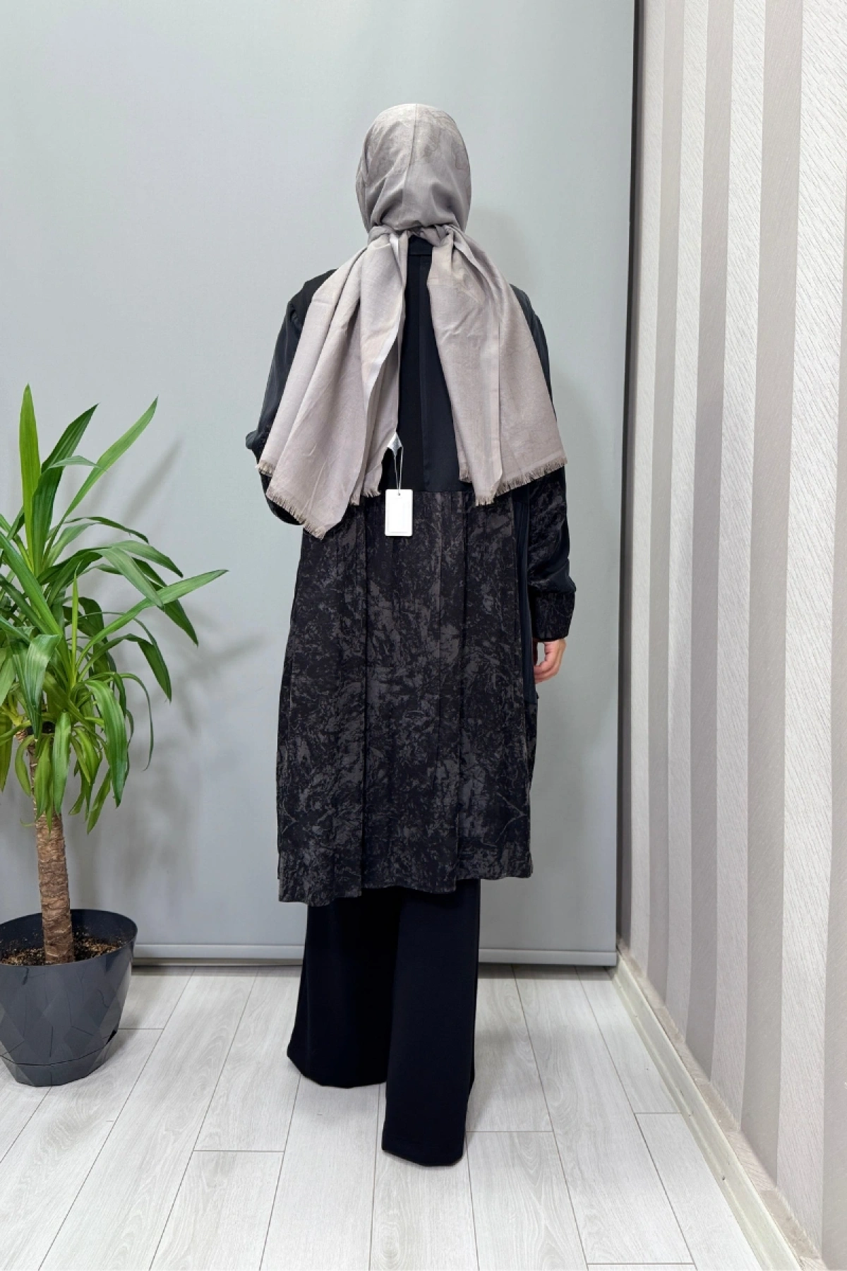 Misswhence Desenli Parça Detaylı İpek Gömlek Siyah 38303