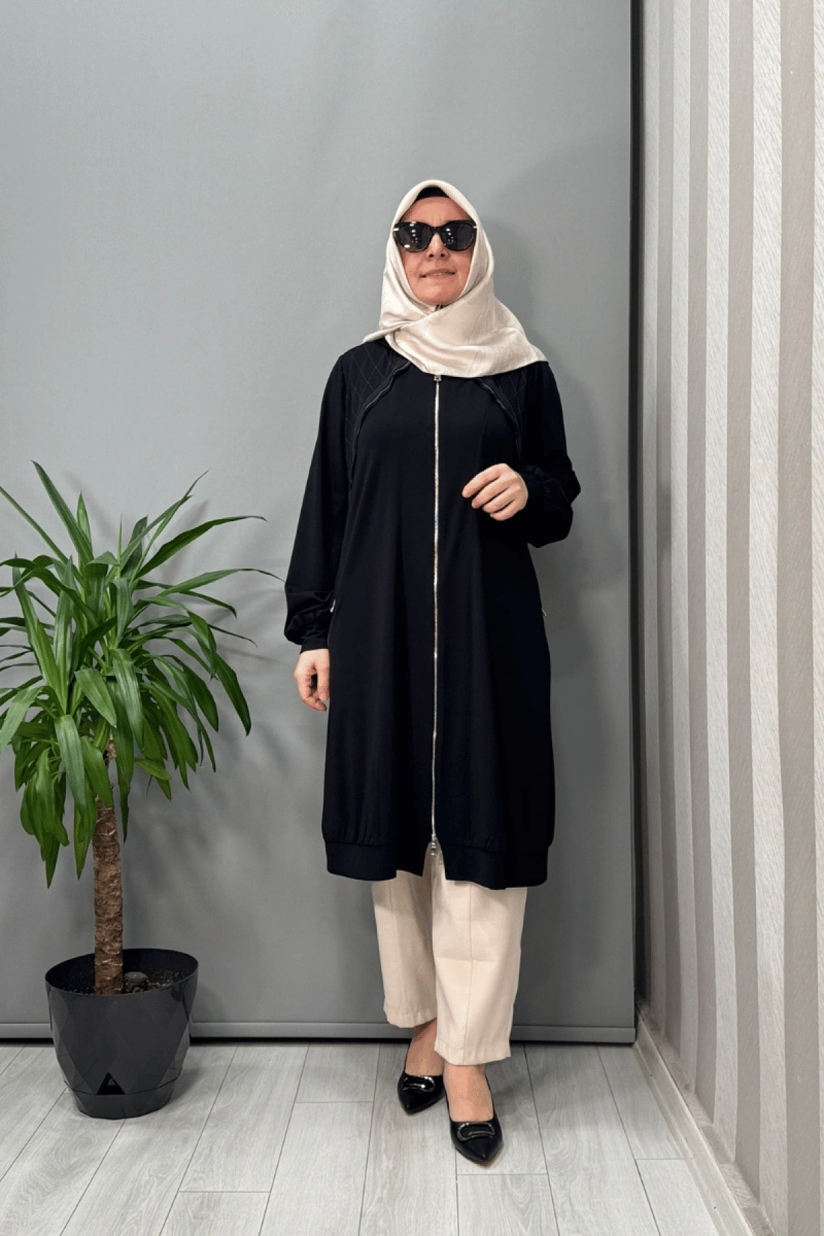 معطف/سترة Misswhence بغطاء رأس بسحاب من القطن الأسود 37415