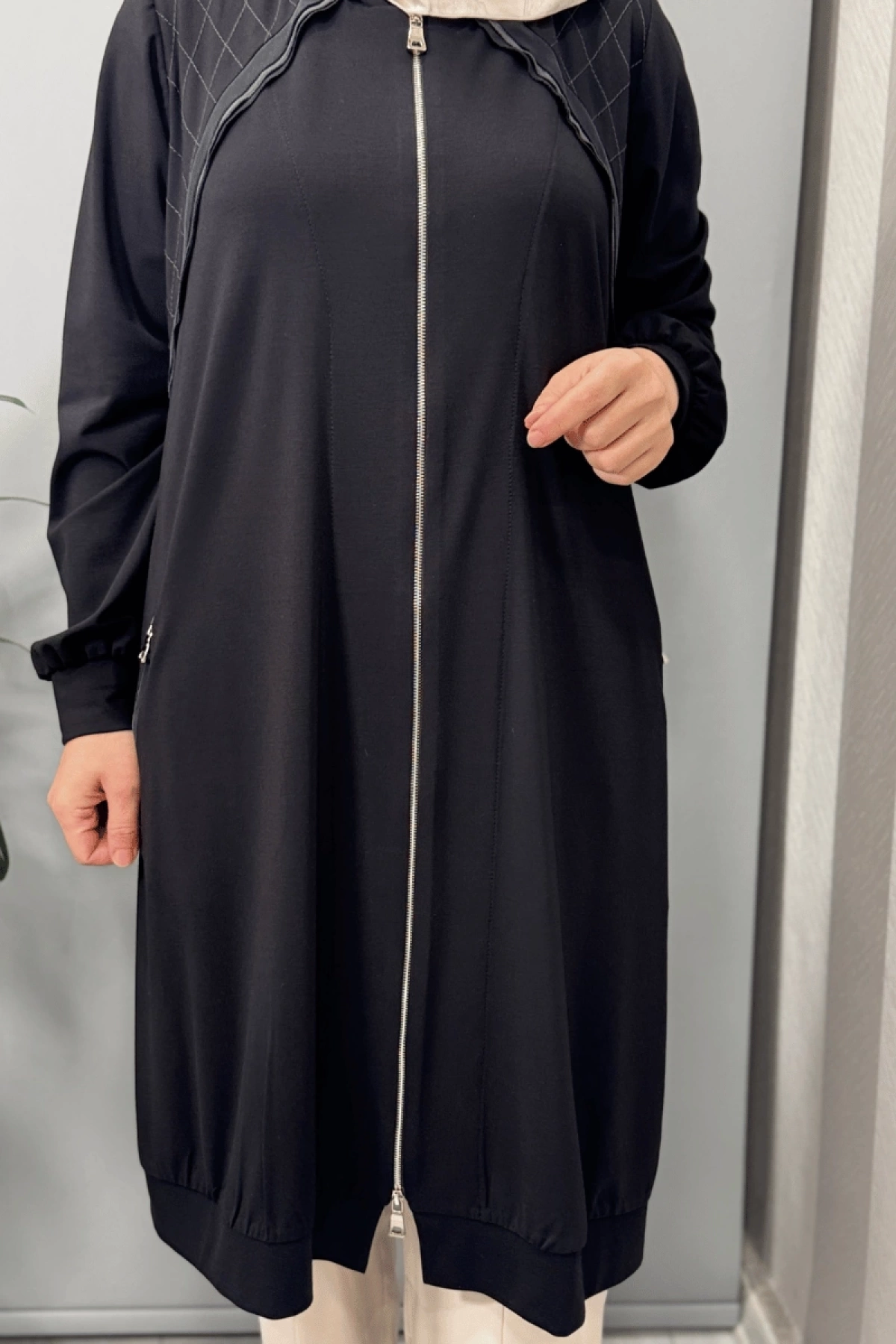 معطف/سترة Misswhence بغطاء رأس بسحاب من القطن الأسود 37415