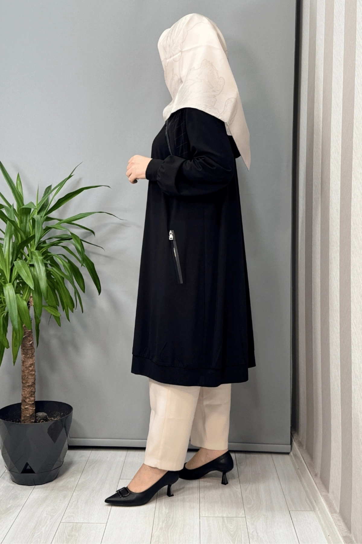 معطف/سترة Misswhence بغطاء رأس بسحاب من القطن الأسود 37415