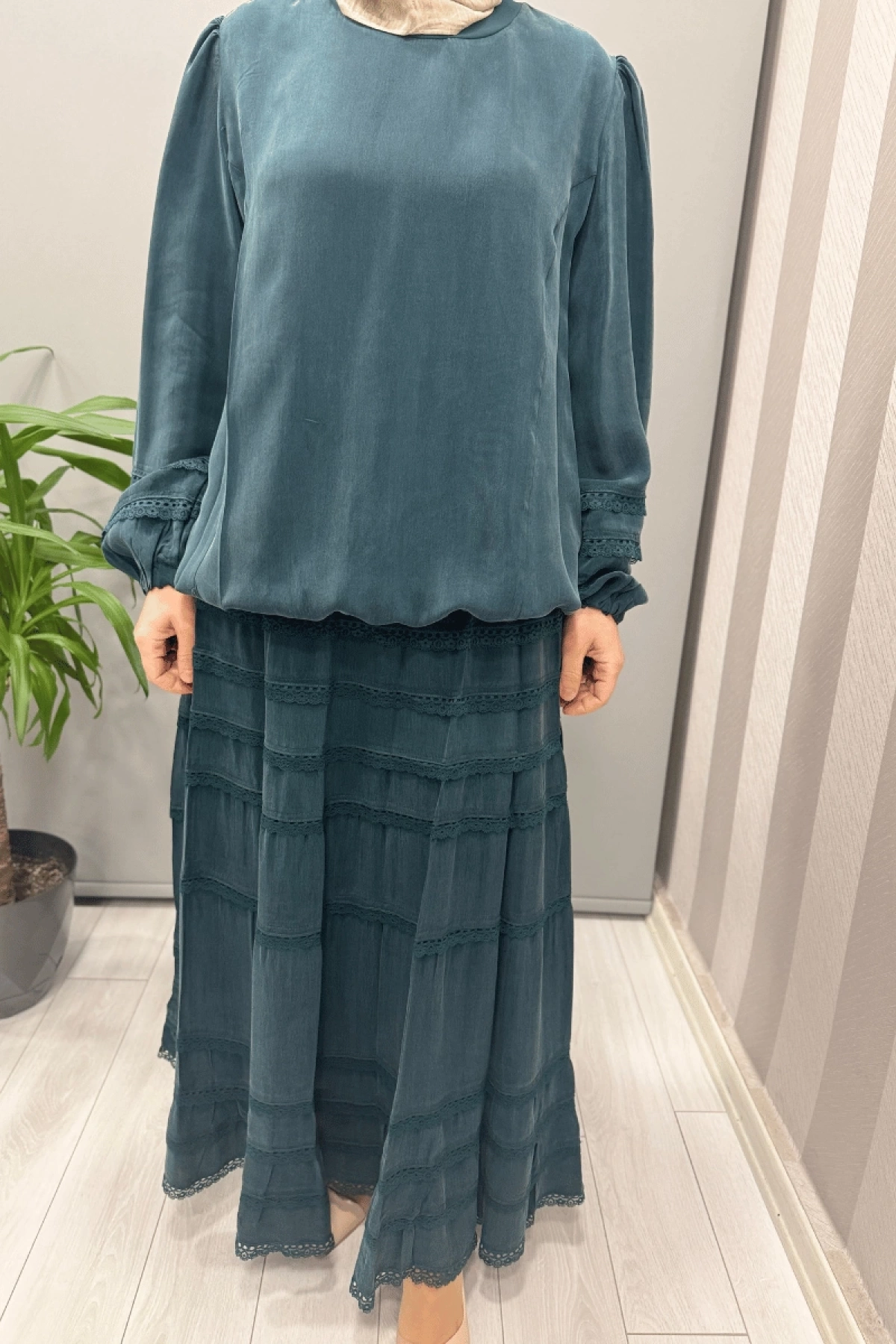 Misswhence Güpür Detaylı Bluz Etek Takım Zümrüt 37005
