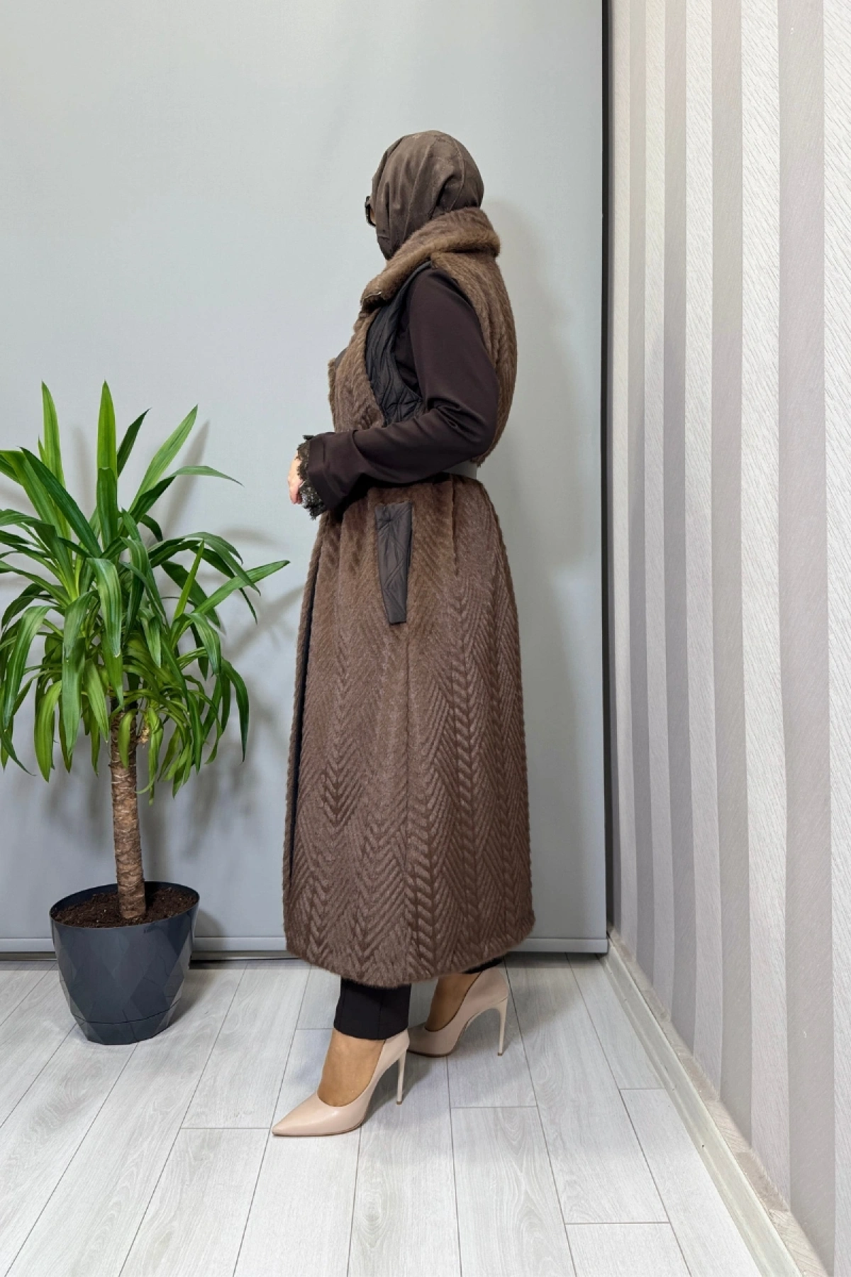 Misswhence Kapitone Detaylı Uzun Kürk Yelek Kahve 38700