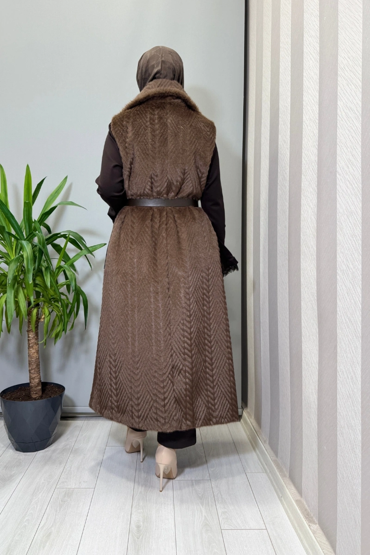 Misswhence Kapitone Detaylı Uzun Kürk Yelek Kahve 38700