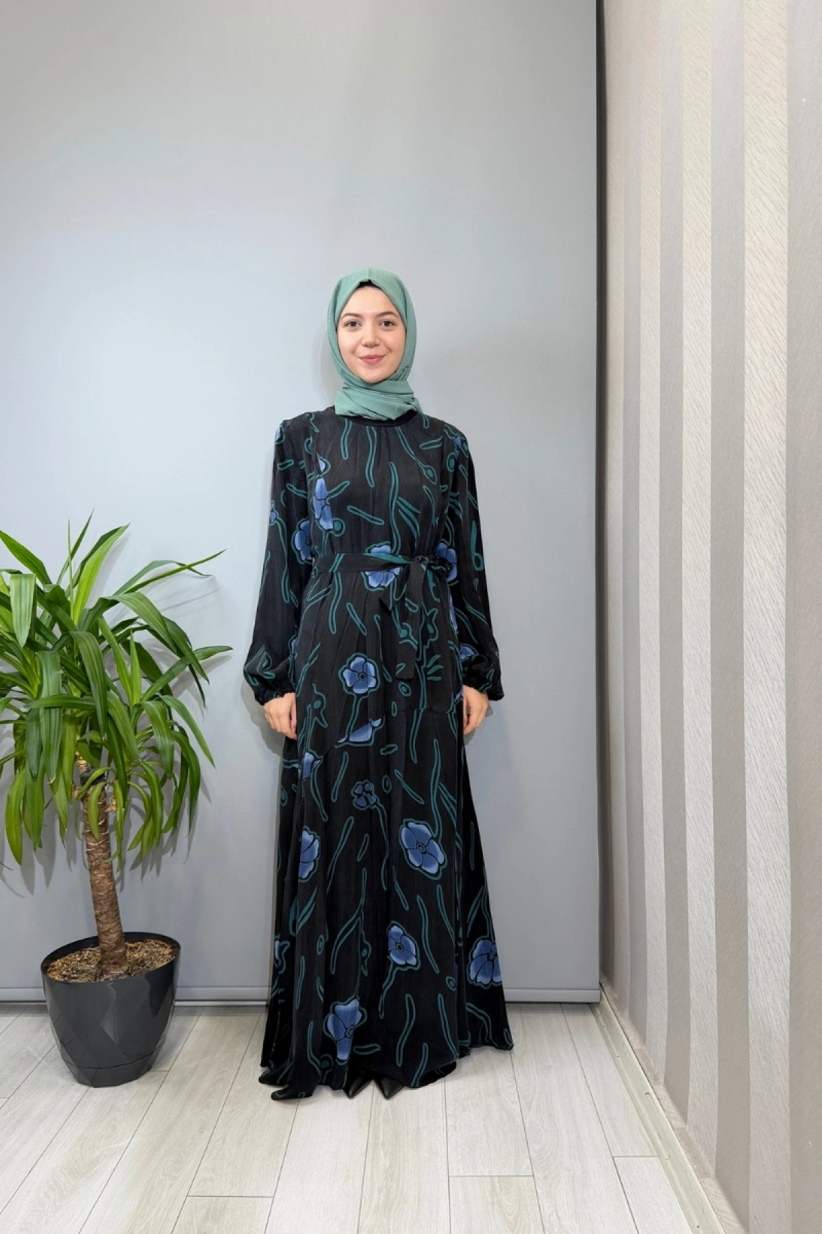 Misswhence Mavi Çiçekli Cupra İpek Elbise Siyah 39844