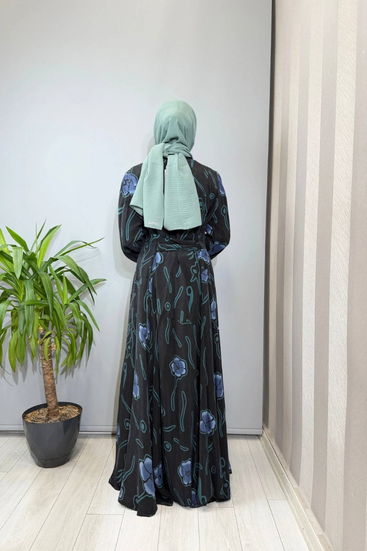 Misswhence Mavi Çiçekli Cupra İpek Elbise Siyah 39844