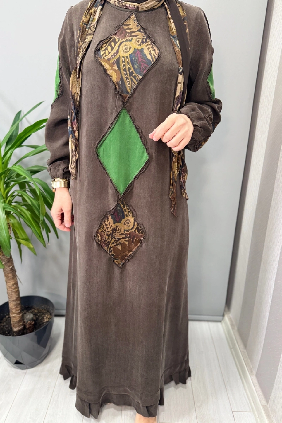 Misswhence Patchwork Detaylı Fularlı Elbise Kahve 37803