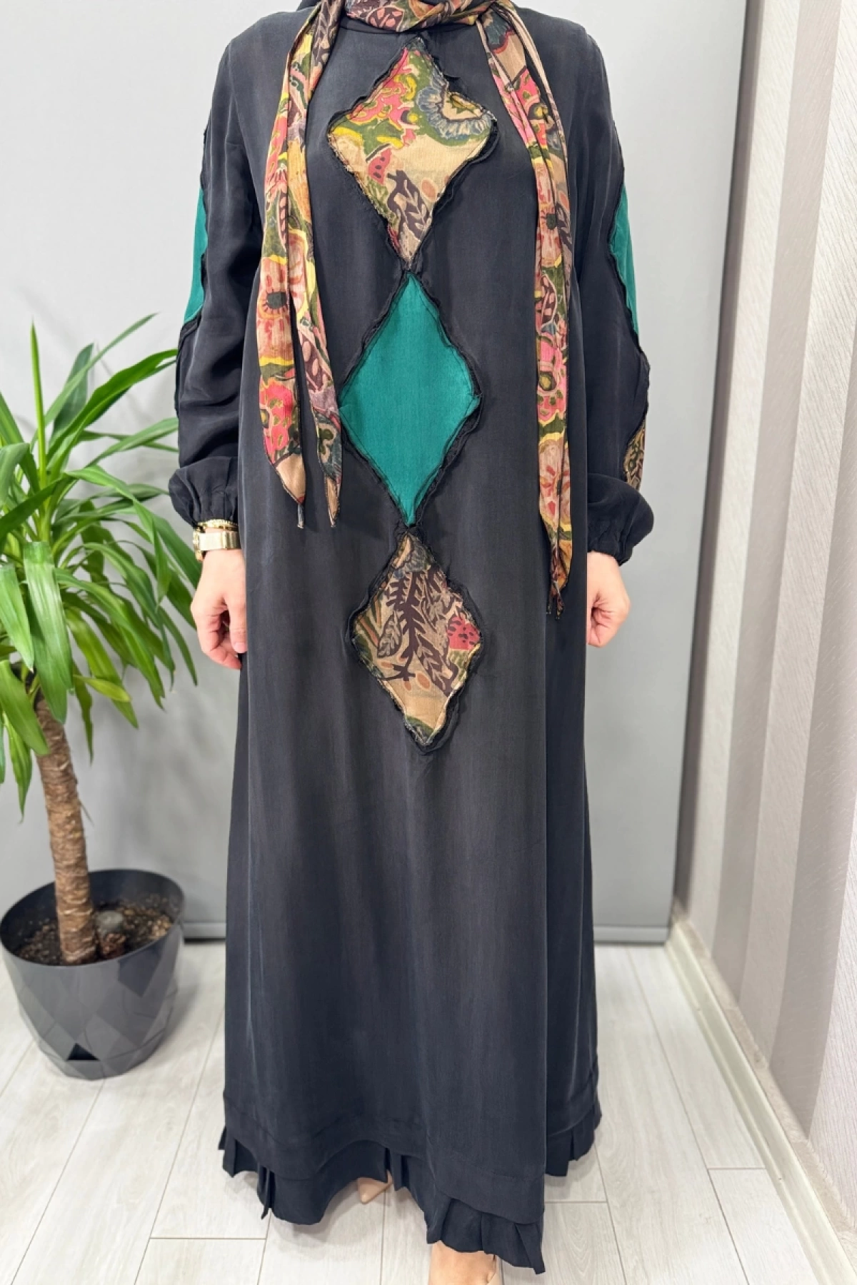 Misswhence Patchwork Detaylı Fularlı Elbise Siyah 37803
