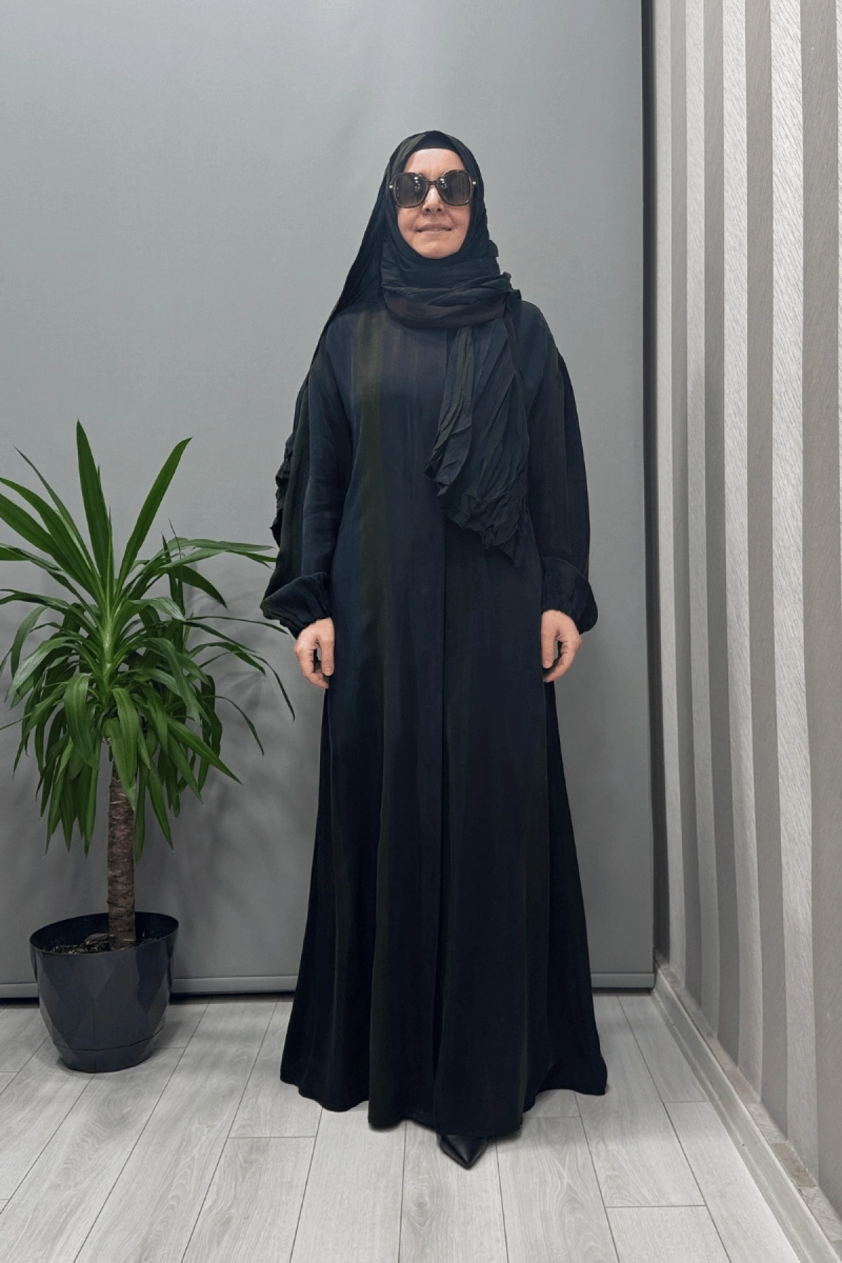 Misswhence Scarf Detailed Snap Fastener Cupra Silk Abaya Patterned Black 37514