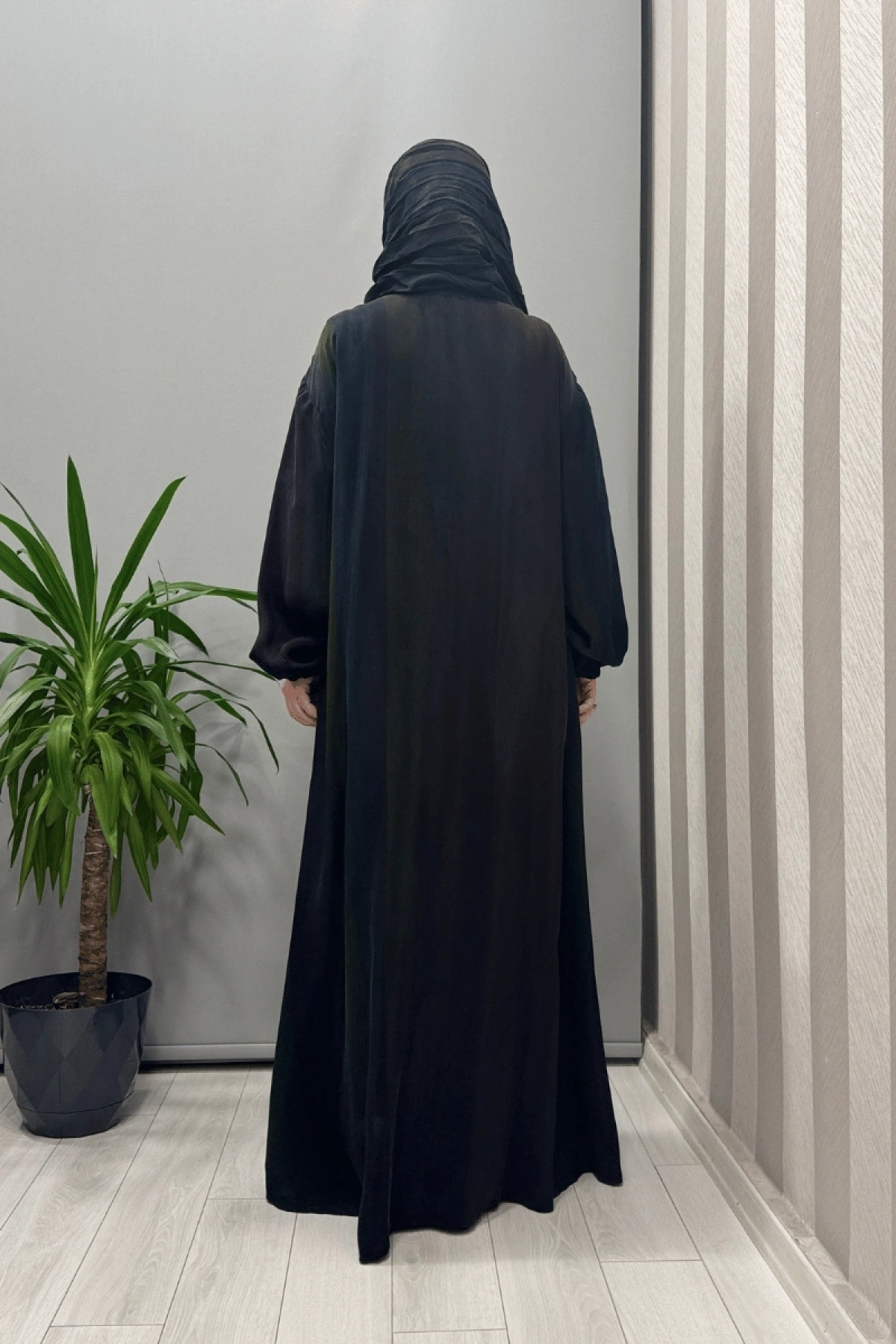 Misswhence Scarf Detailed Snap Fastener Cupra Silk Abaya Patterned Black 37514
