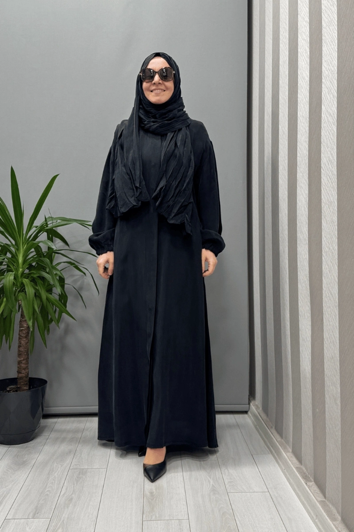 Misswhence Shawl Detailed Snap-Fastened Cupro Silk Abaya Black 37514