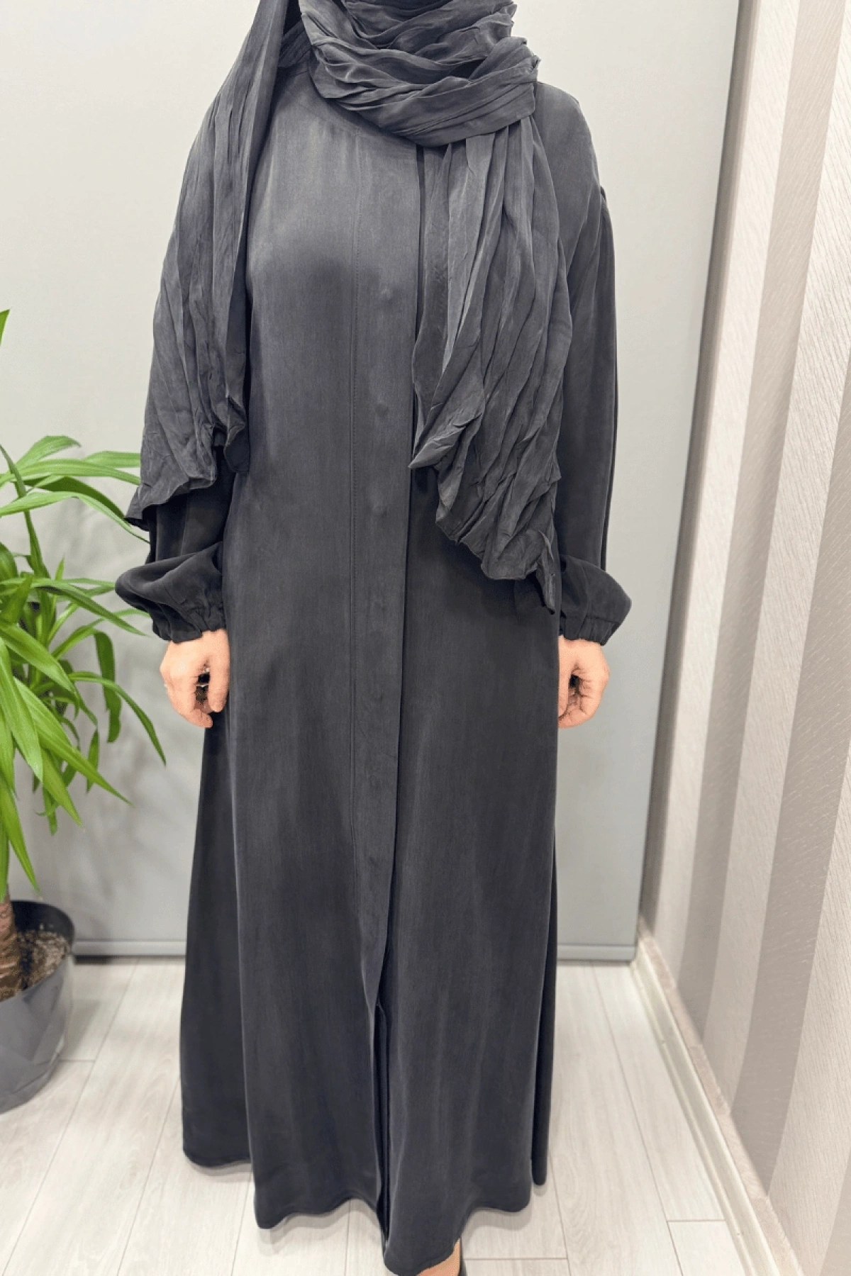 Misswhence Shawl Detailed Snap-Fastened Cupro Silk Abaya Black 37514