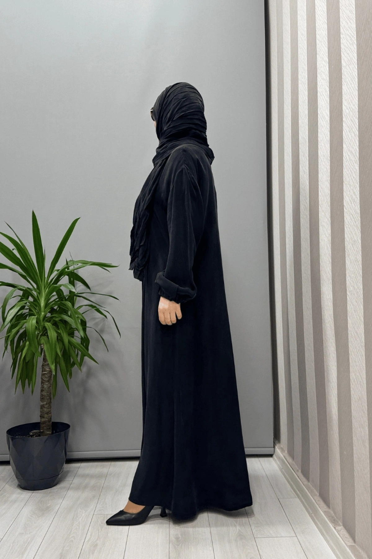 Misswhence Shawl Detailed Snap-Fastened Cupro Silk Abaya Black 37514