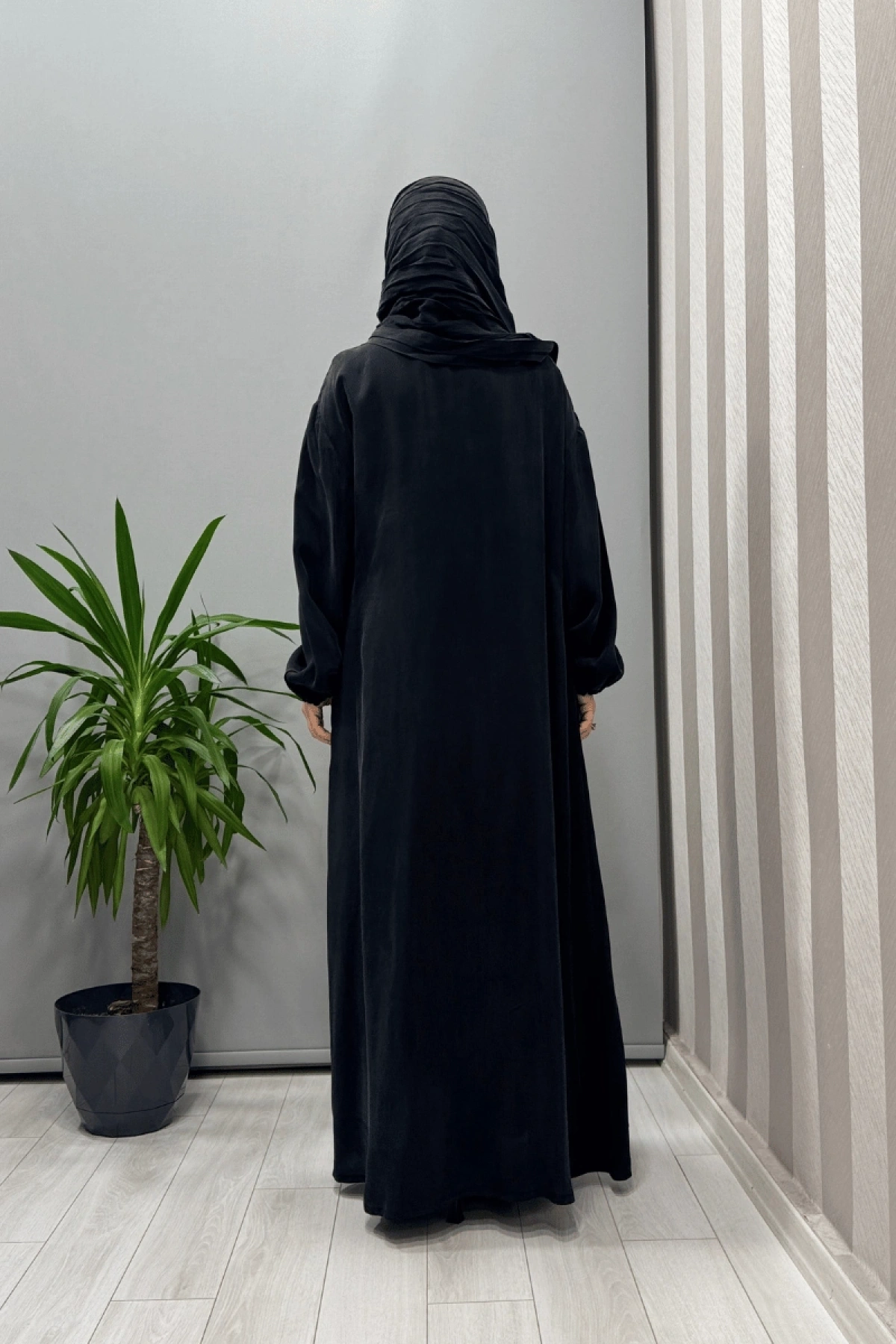 Misswhence Shawl Detailed Snap-Fastened Cupro Silk Abaya Black 37514