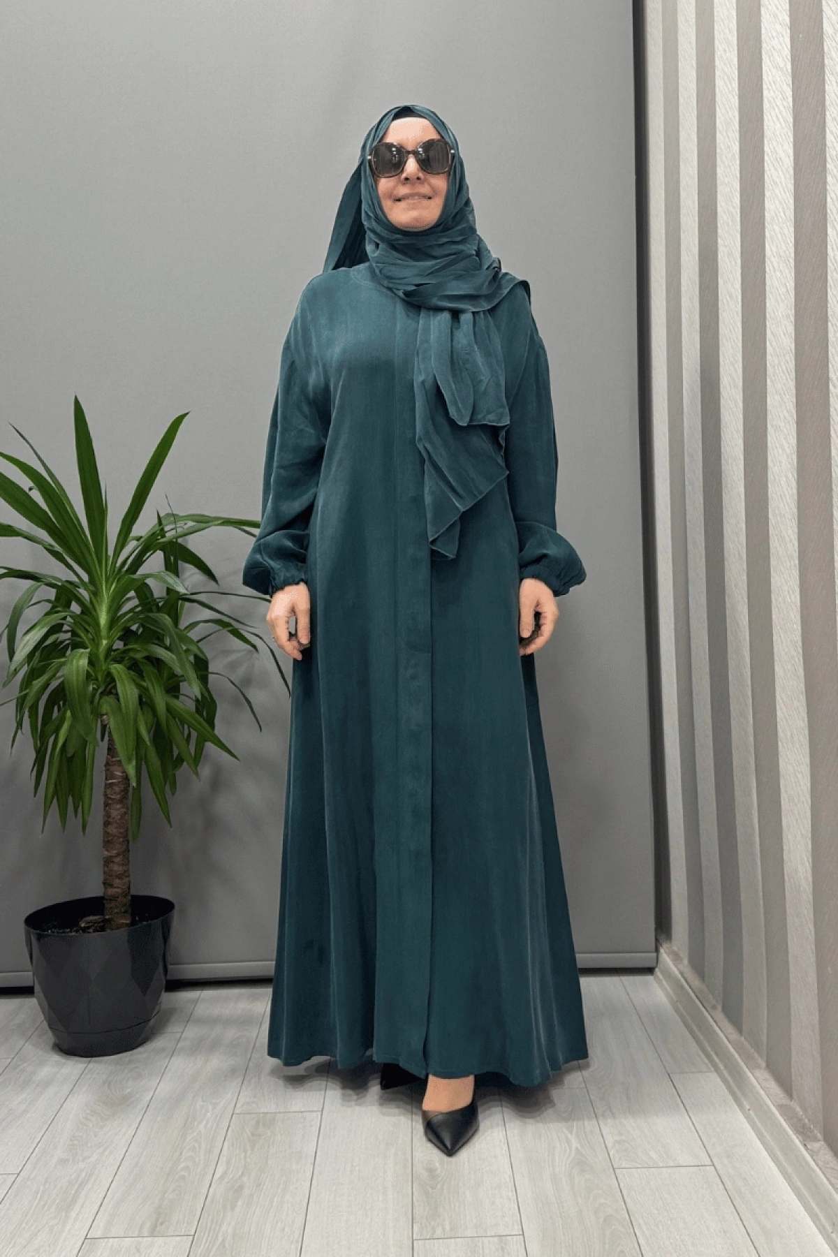 Misswhence Shawl Detailed Buttoned Cupra Silk Abaya Green 37514