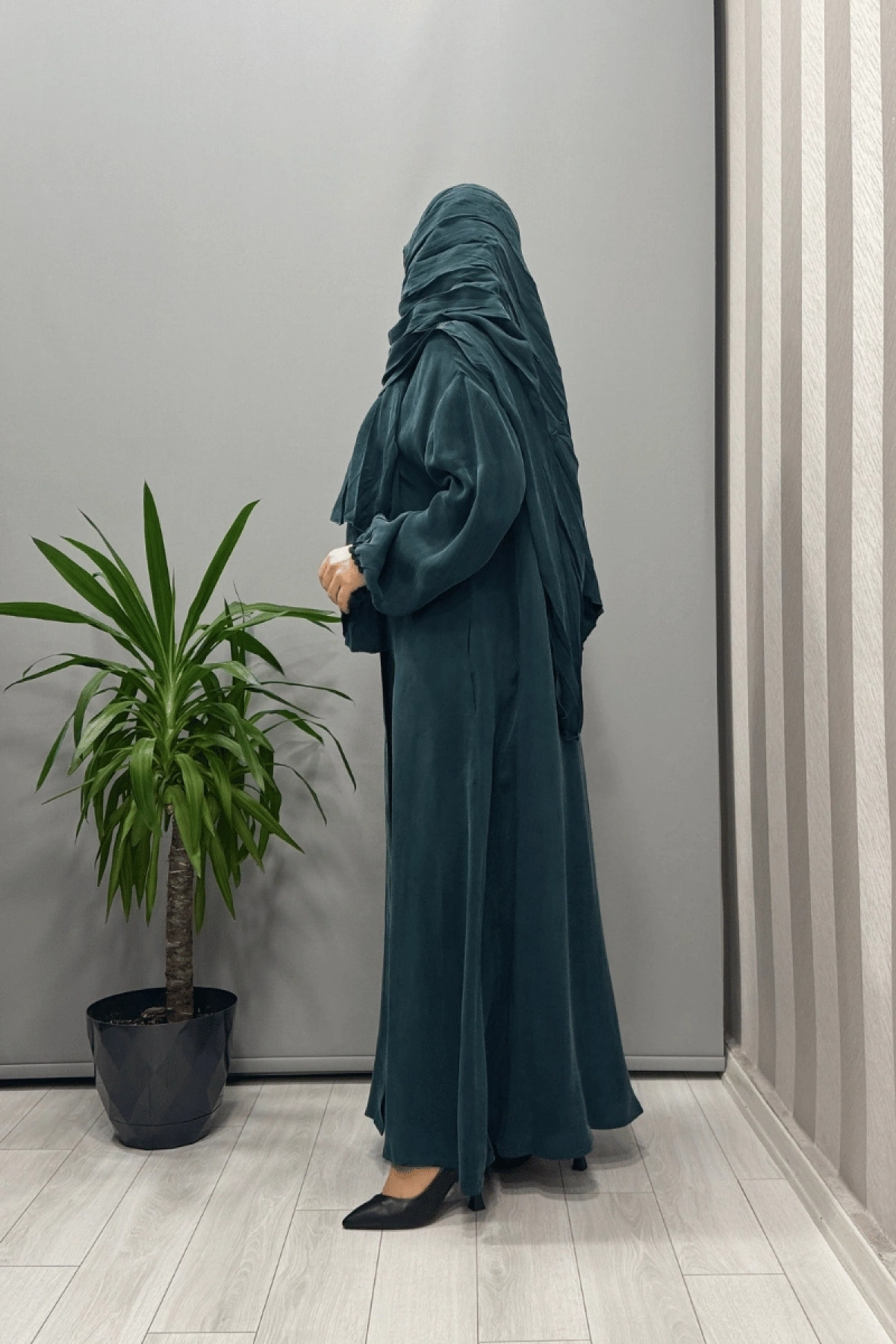 Misswhence Shawl Detailed Buttoned Cupra Silk Abaya Green 37514