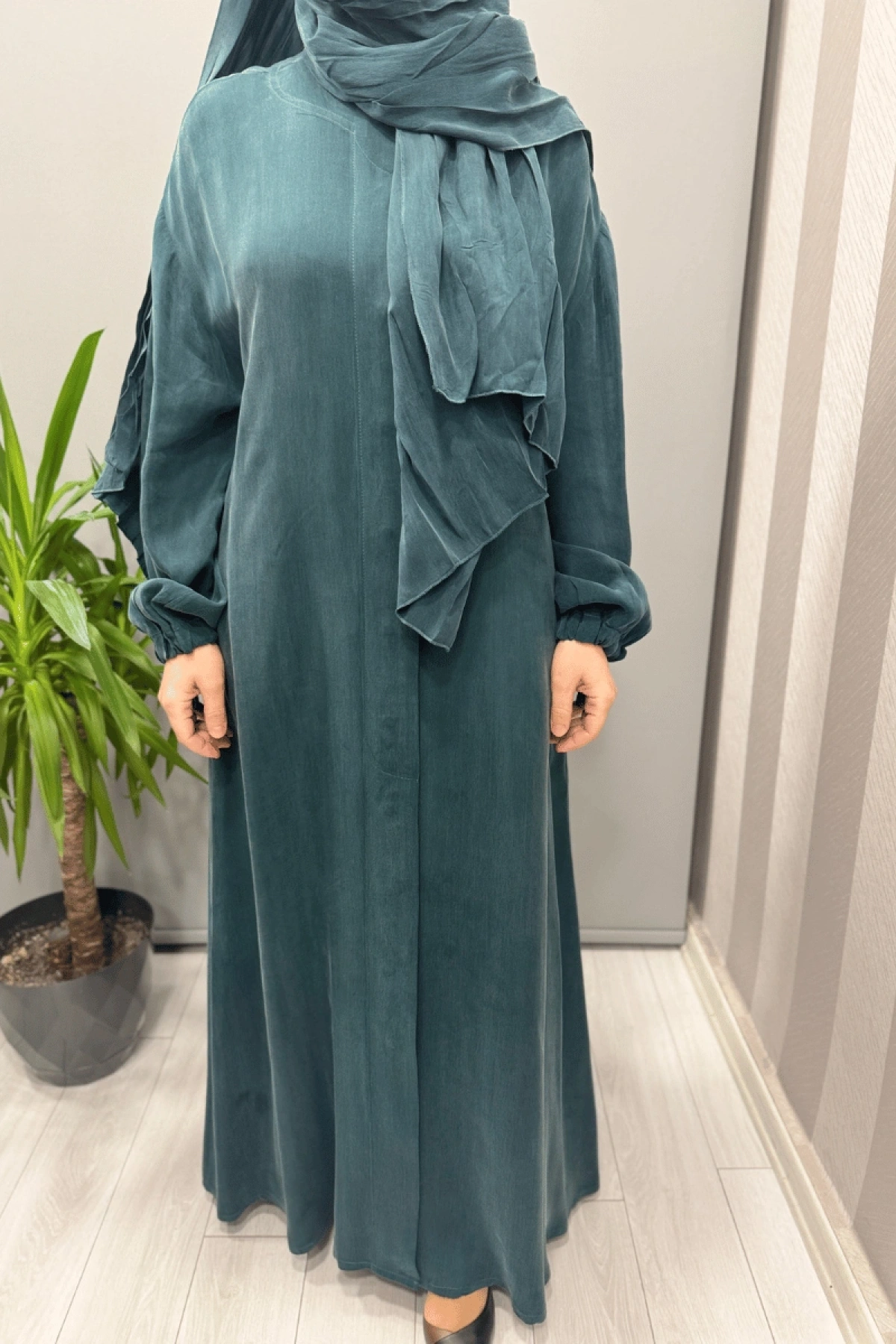 Misswhence Shawl Detailed Buttoned Cupra Silk Abaya Green 37514
