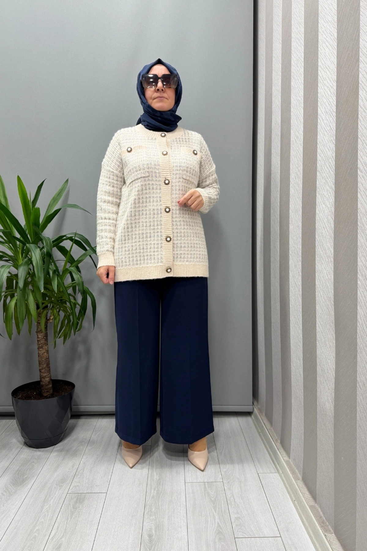 Sentez Arkası Lastikli Kısa Geniş Paça Pantolon Lacivert 5386