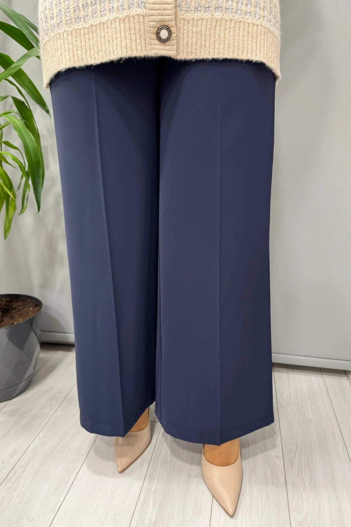 Sentez Arkası Lastikli Kısa Geniş Paça Pantolon Lacivert 5386