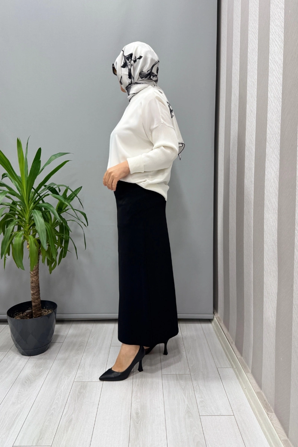 Sentez Önü Fermuarlı Spor Etek Siyah 5440