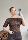 DÜŞÜK OMUZ YARIM KOL LEOPAR DESENLİ KAŞMİR BLUZ