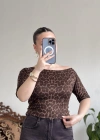 DÜŞÜK OMUZ YARIM KOL LEOPAR DESENLİ KAŞMİR BLUZ