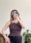 PUANTİYELİ SIRT BAĞLAMA DETAYLI BLUZ