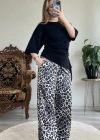 SİYAH-BEYAZ LEOPAR DESENLİ SATEN PANTOLON
