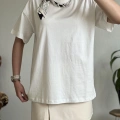 YAKA İNCİLİ FULARLI T-SHIRT