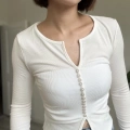 DÜĞMELİ V YAKA BODY