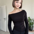 KAROL YANDAN BÜZGÜLÜ ASİMETRİK BLUZ