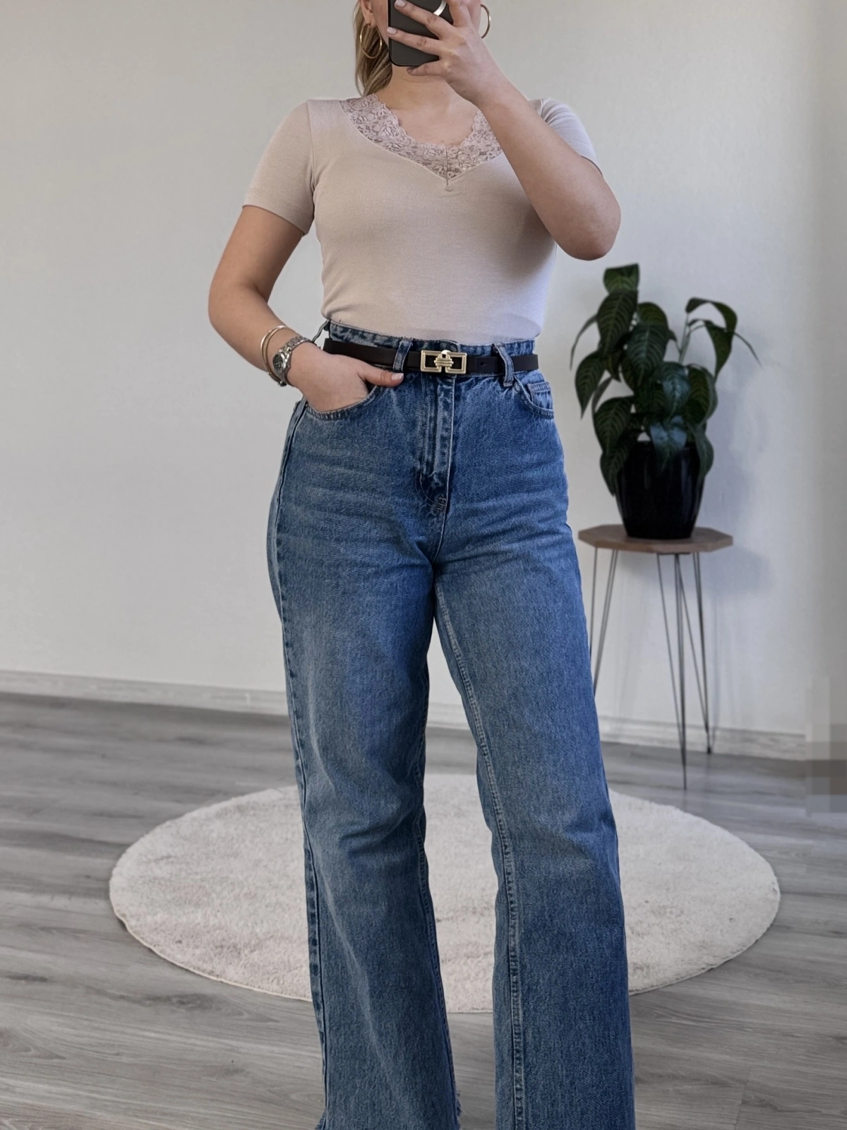 V YAKA DANTEL DETAY YARIM KOL BODY