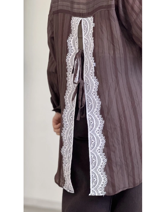 ARKASI DANTEL DETAYLI GÖMLEK