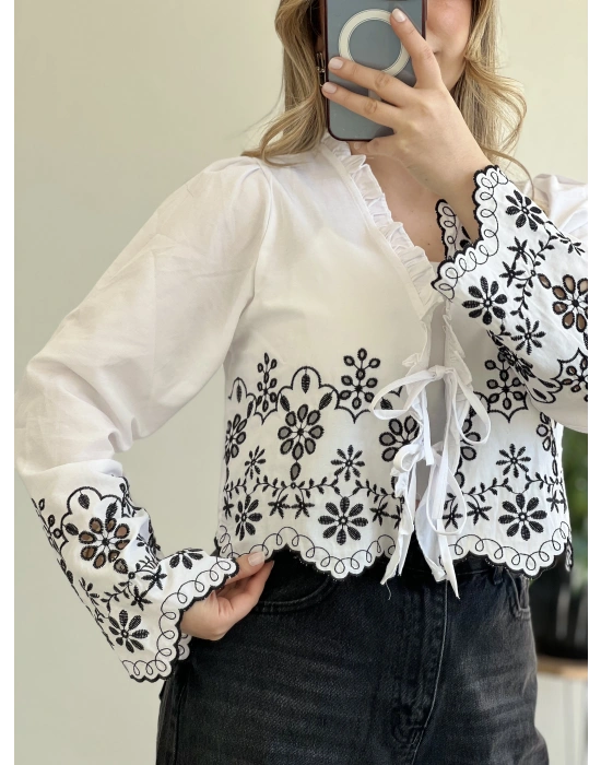 NAKIŞ DETAYLI BAĞLAMALI BLUZ