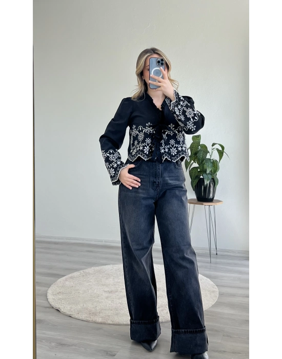 NAKIŞ DETAYLI BAĞLAMALI BLUZ