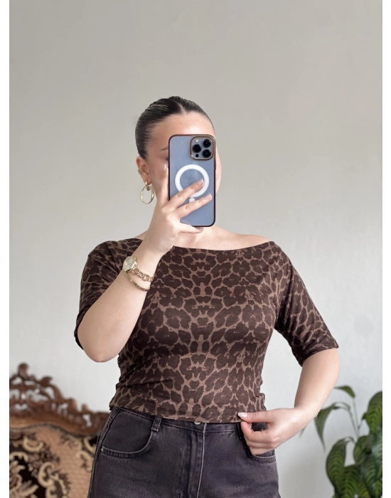 DÜŞÜK OMUZ YARIM KOL LEOPAR DESENLİ KAŞMİR BLUZ