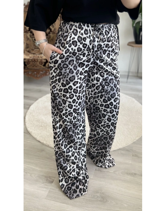 SİYAH-BEYAZ LEOPAR DESENLİ SATEN PANTOLON