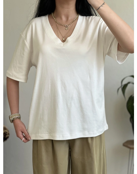 V YAKA BASIC T-SHIRT