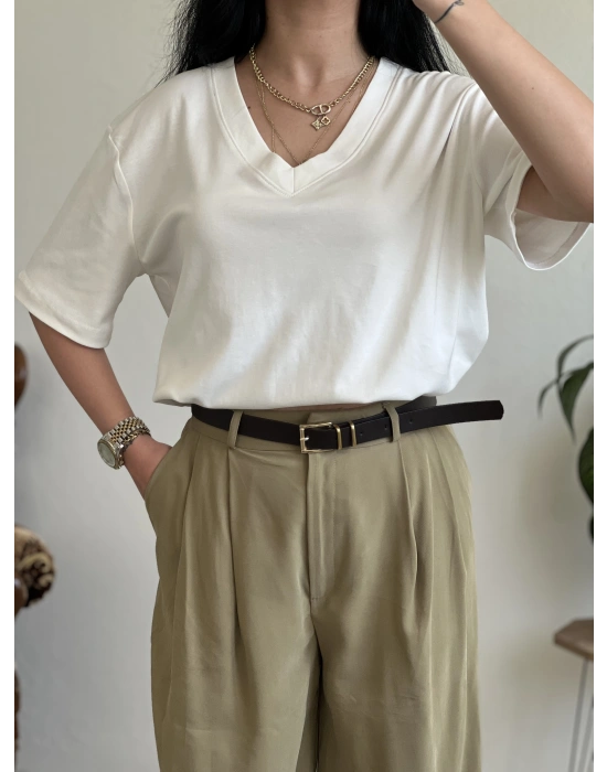 V YAKA BASIC T-SHIRT