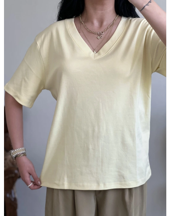 V YAKA BASIC T-SHIRT