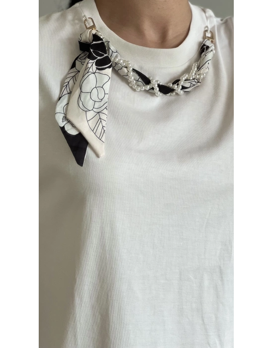 YAKA İNCİLİ FULARLI T-SHIRT