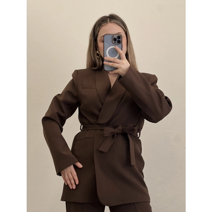 ÖNDEN BAĞLAMALI BLAZER TAKIM